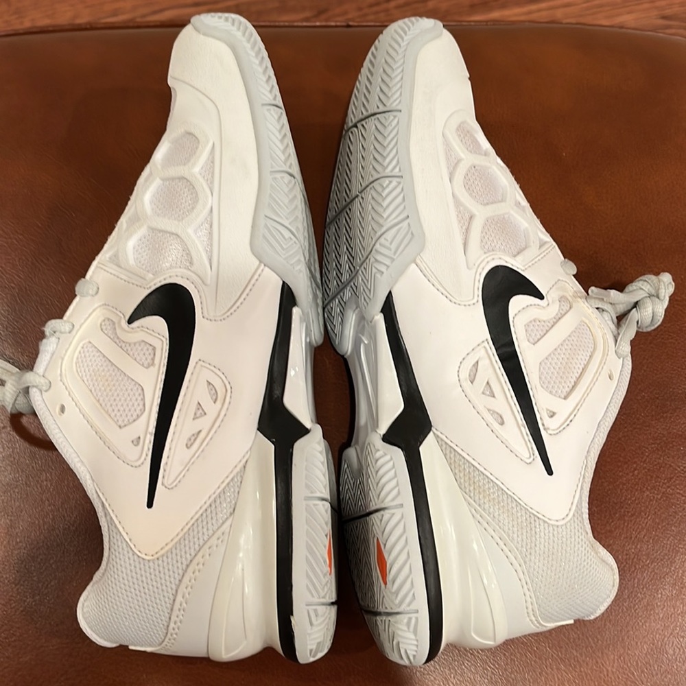 White with black trim Nike Air Zoom Breathe 2K11 Tennis shoes  - Size 6 - Picture 6 of 11